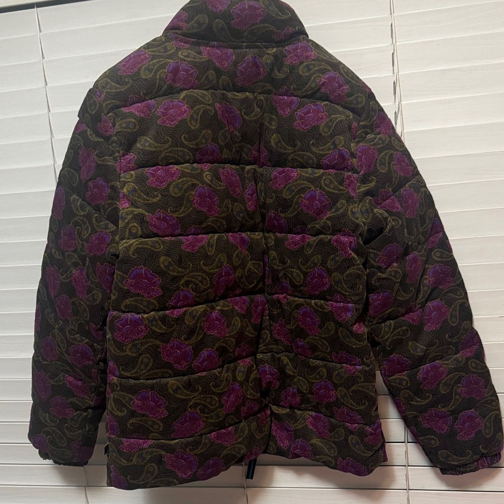 Stylish Men's Patterned Puffer Jacket - image 5